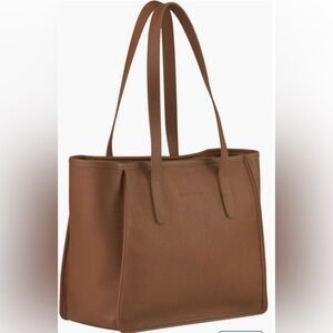 Le Foulonné Leather Shoulder Tote
Longchamp